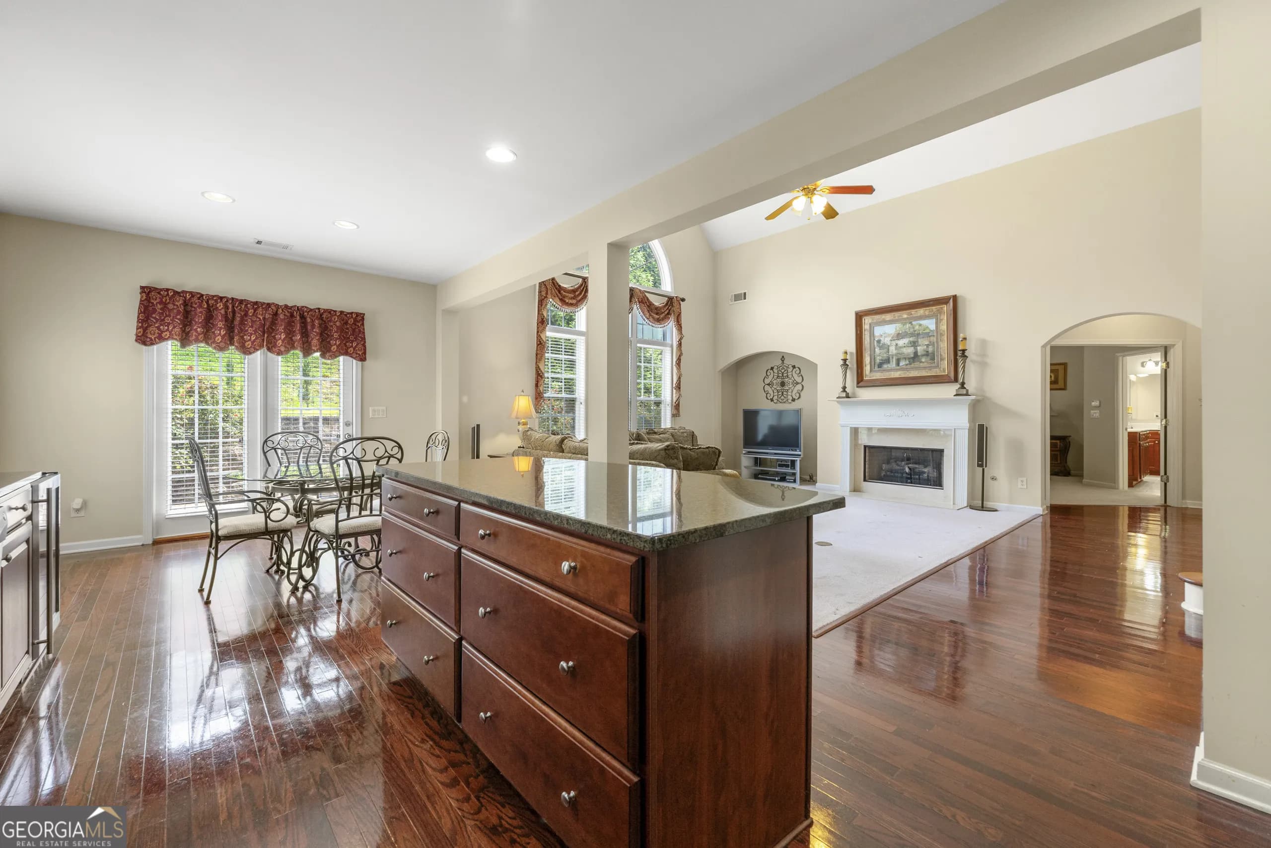 7621 Forest Glen Way — photo 4 of 36