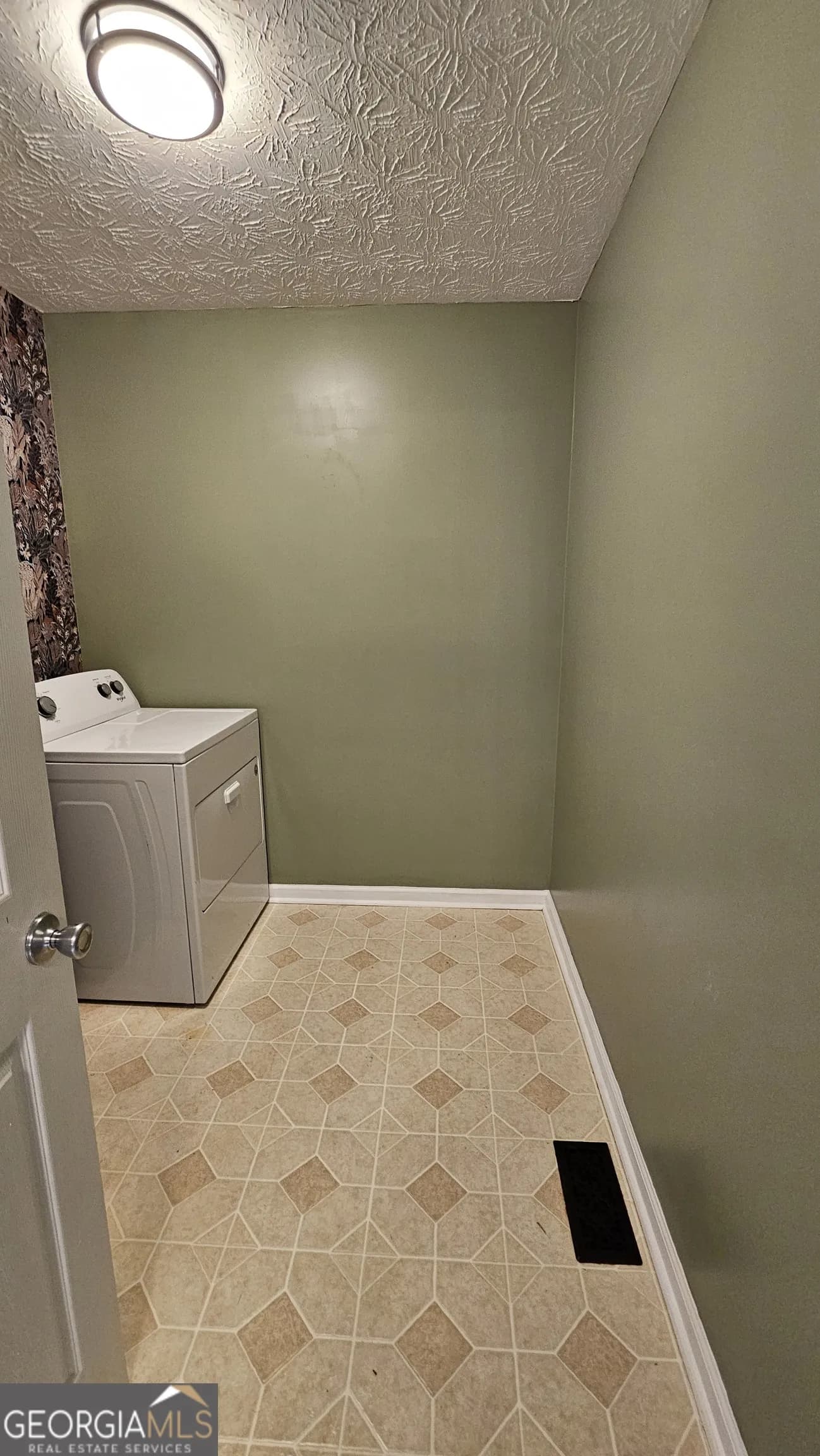 147 Oliver Dr — photo 9 of 54