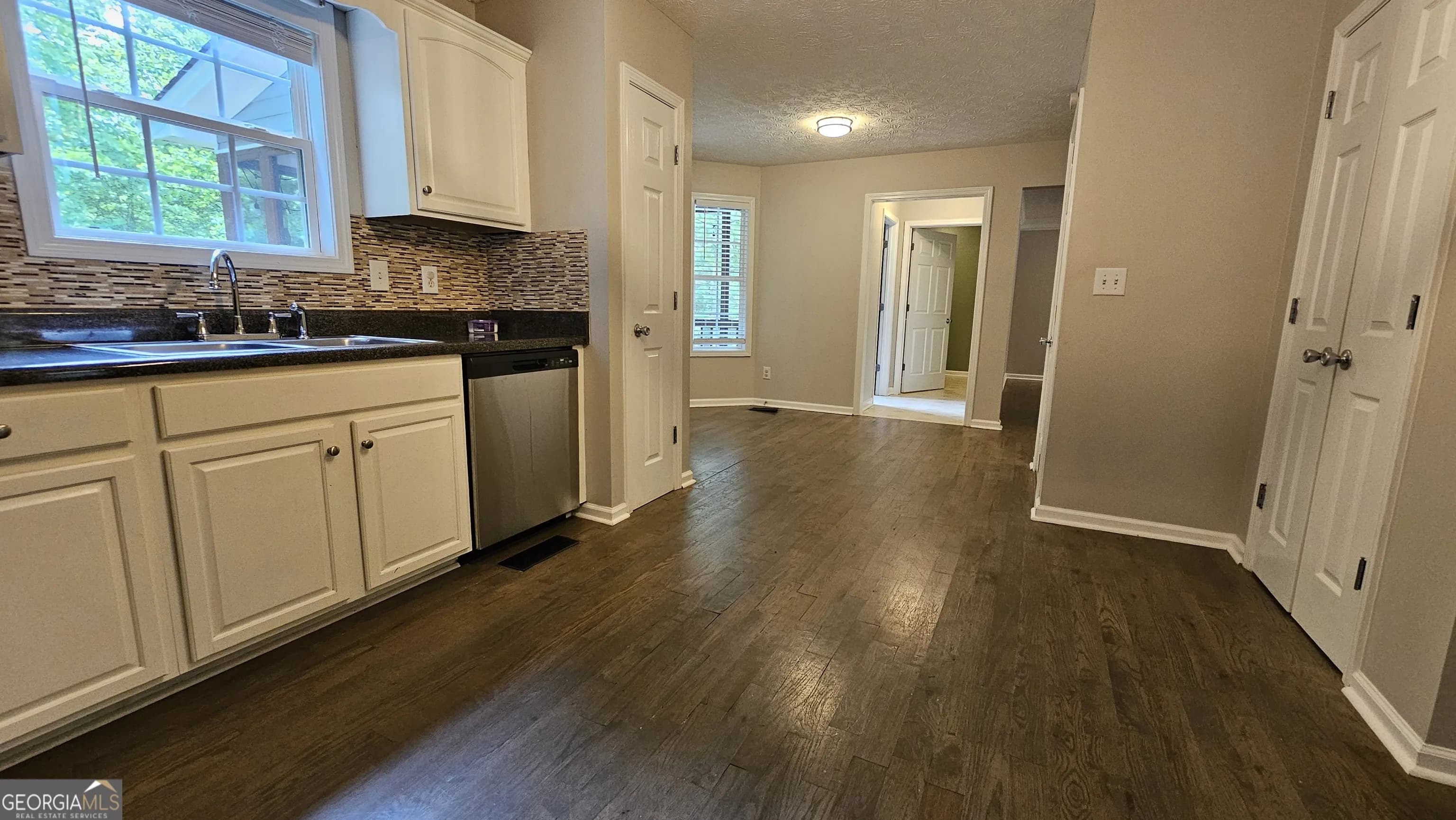 147 Oliver Dr — photo 4 of 54
