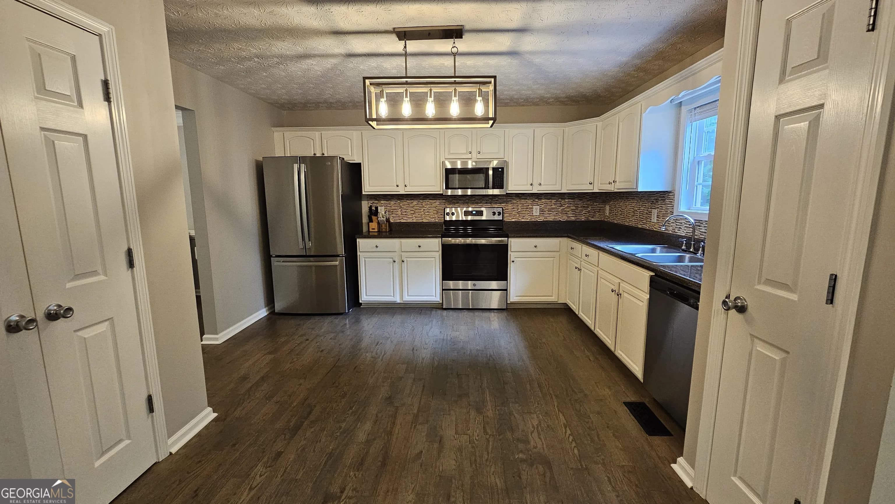 147 Oliver Dr — photo 3 of 54