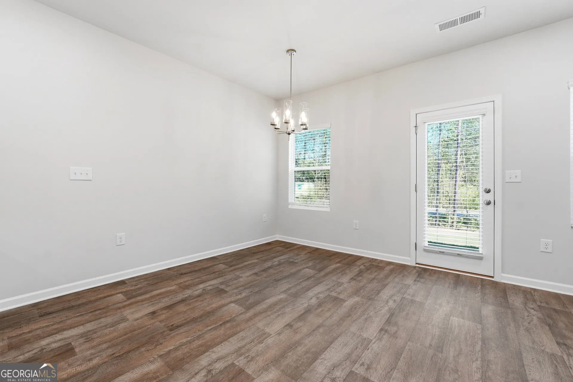 116 Meadowview Dr — photo 3 of 31