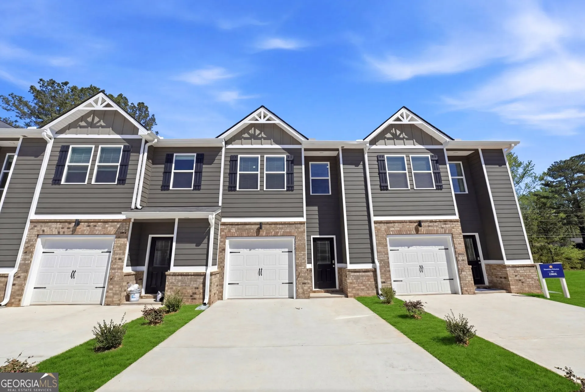 116 Meadowview Dr — photo 2 of 31