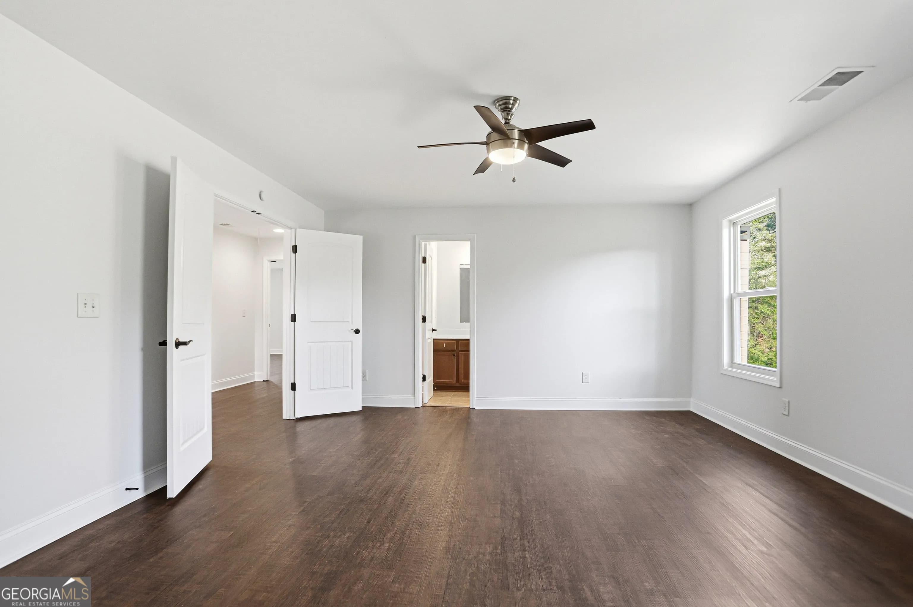 296 Riverwalk Manor Dr — photo 3 of 19