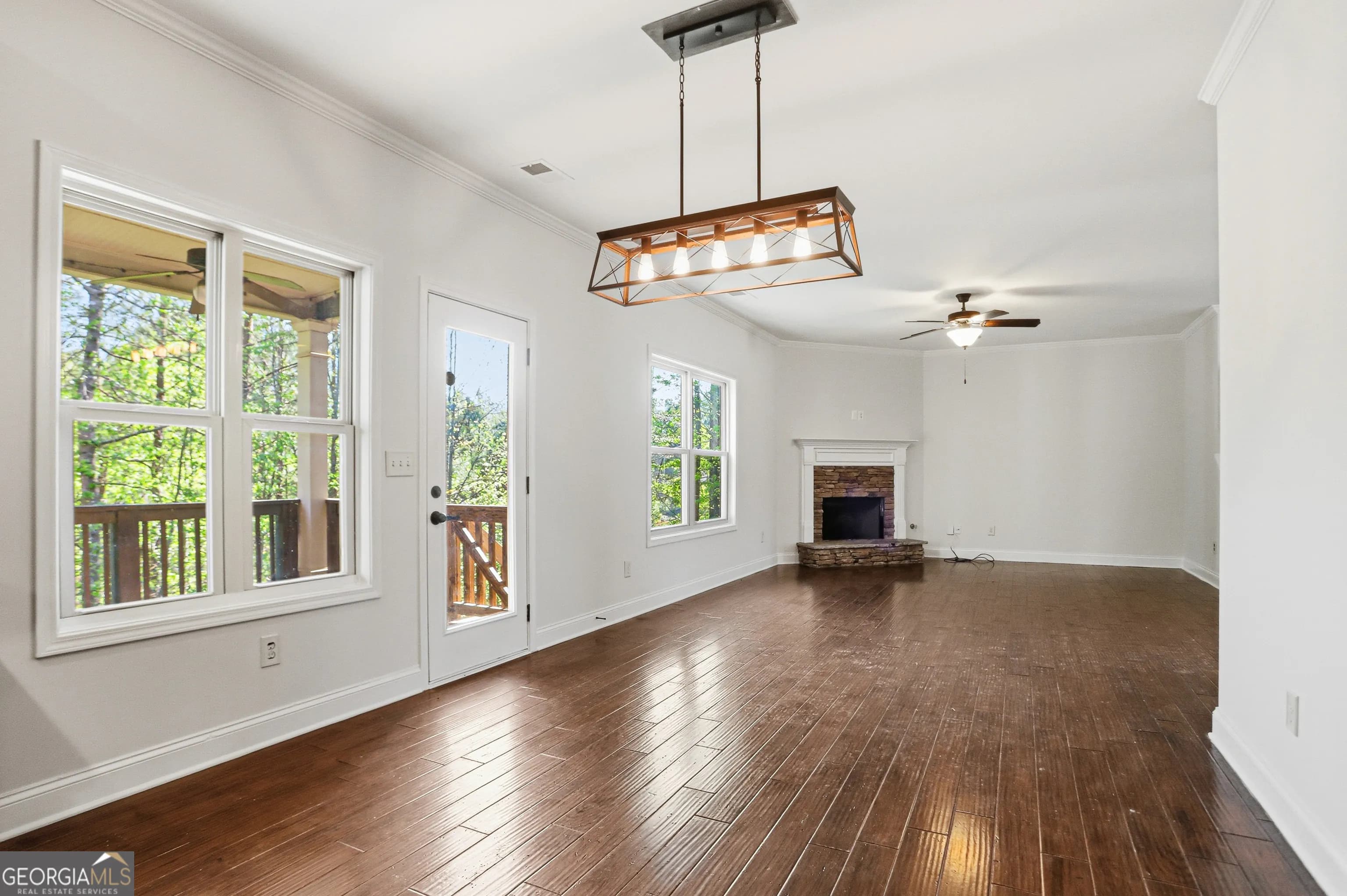 296 Riverwalk Manor Dr — photo 2 of 19