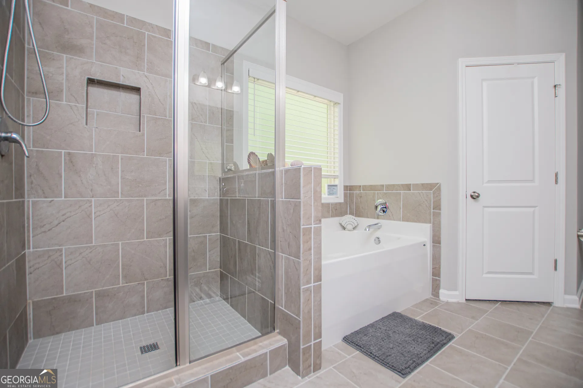 1146 Red Bud Cir — photo 29 of 73