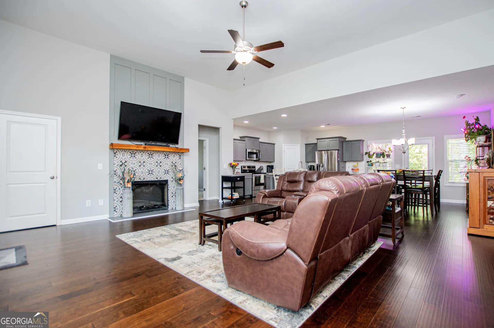 1146 Red Bud Cir — photo 3 of 73