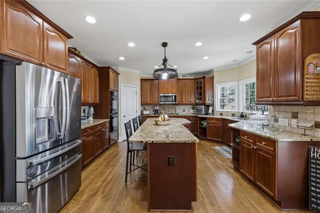 5662 Tuxedo Dr — photo 4 of 40