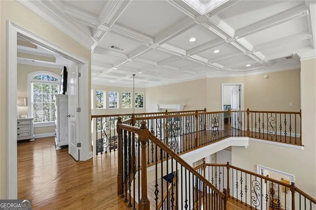 5662 Tuxedo Dr — photo 7 of 40