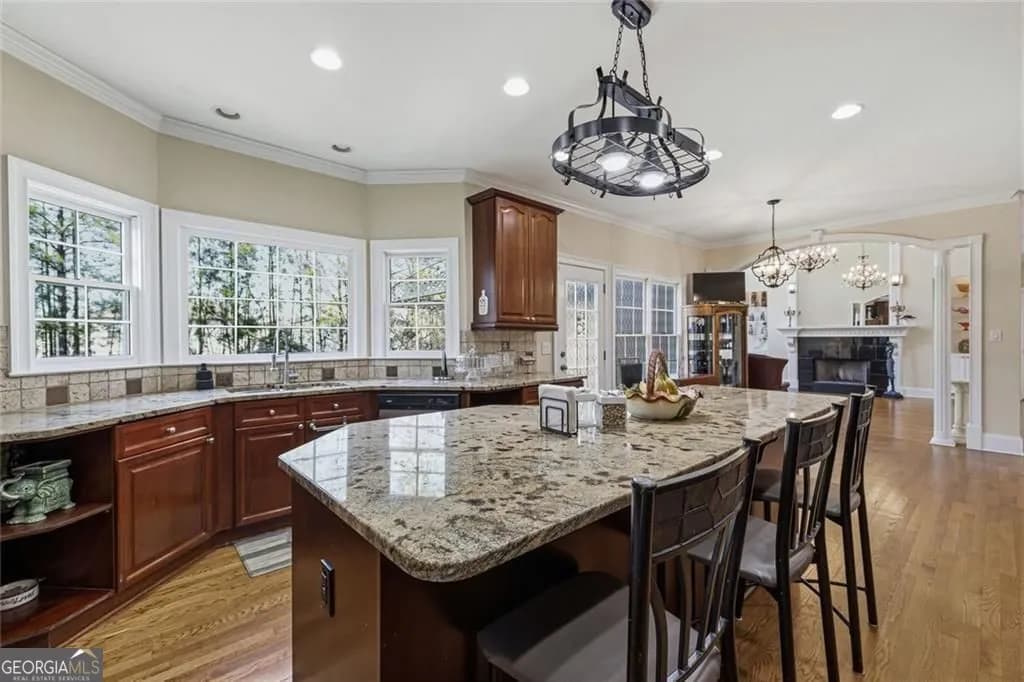 5662 Tuxedo Dr — photo 5 of 40