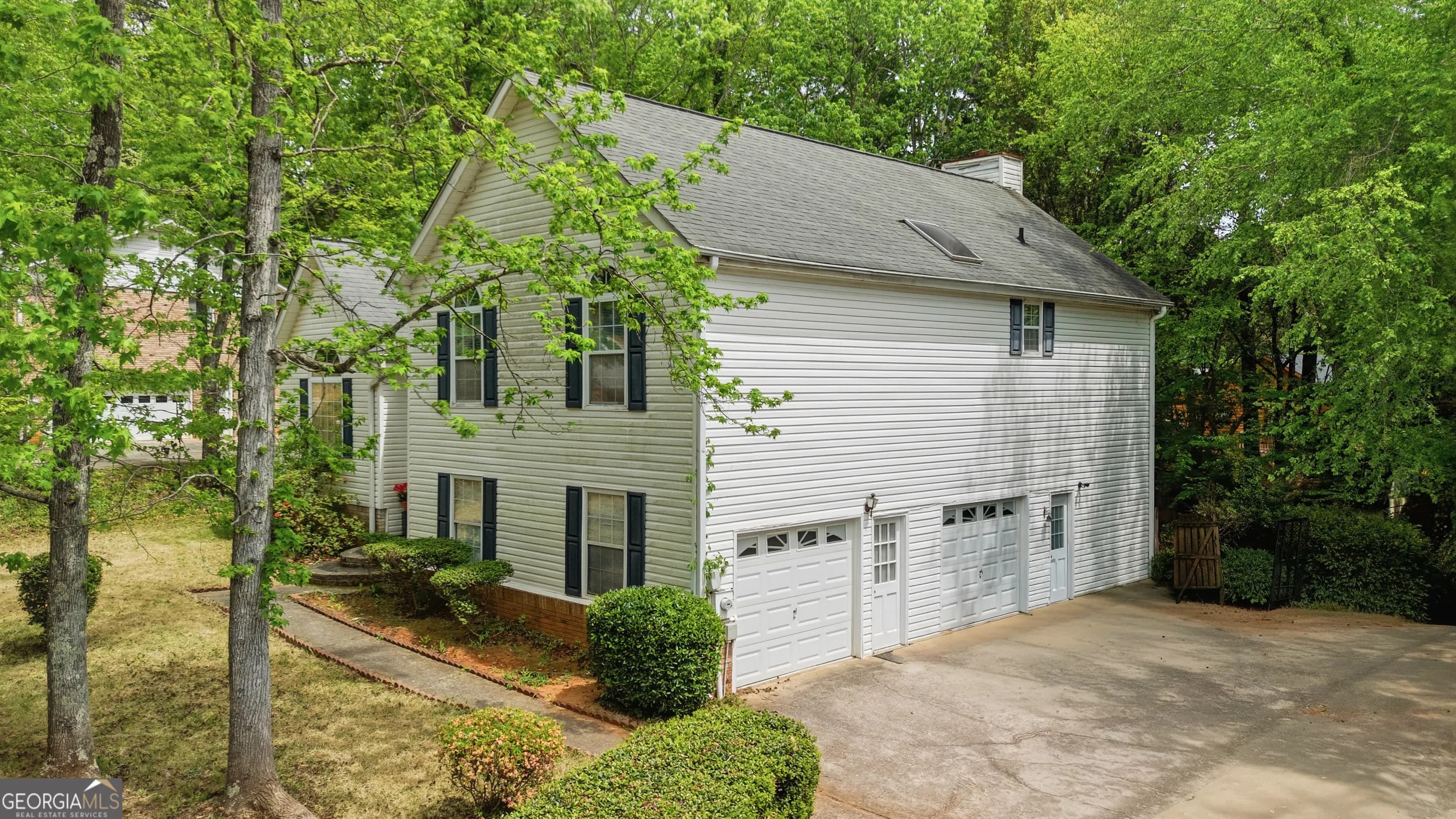 8605 Creekview Ct — photo 2 of 46