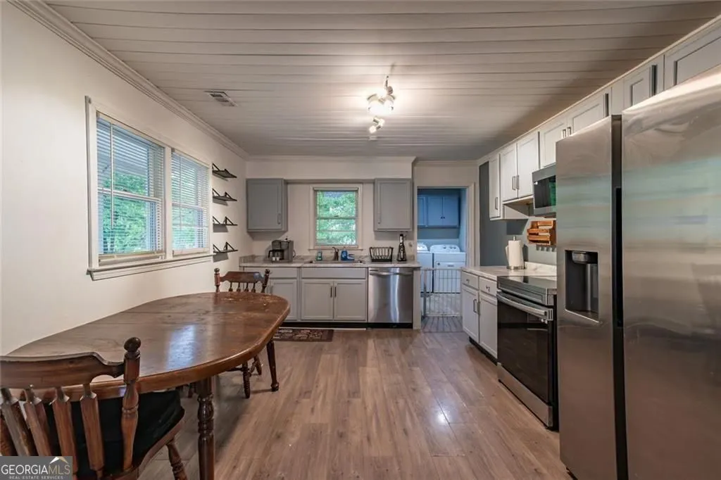 104 E Gordon St — photo 3 of 28