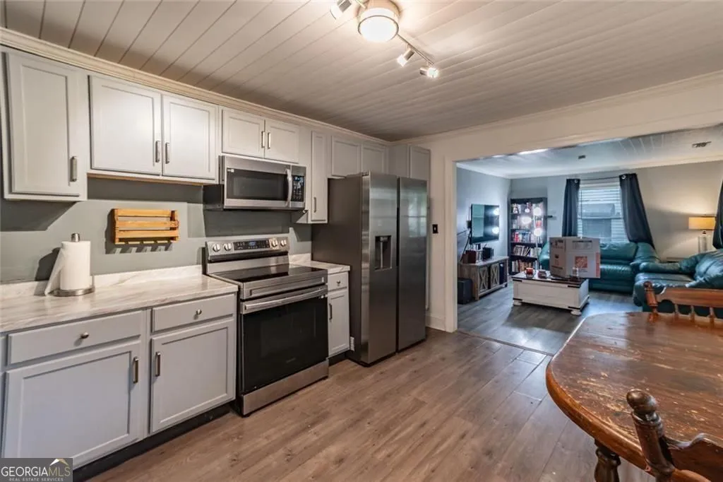 104 E Gordon St — photo 4 of 28