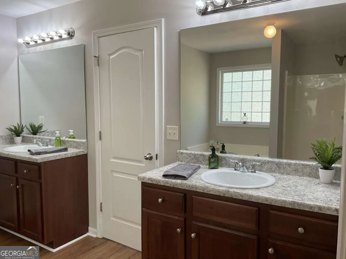 592 Kyles Cir — photo 8 of 25