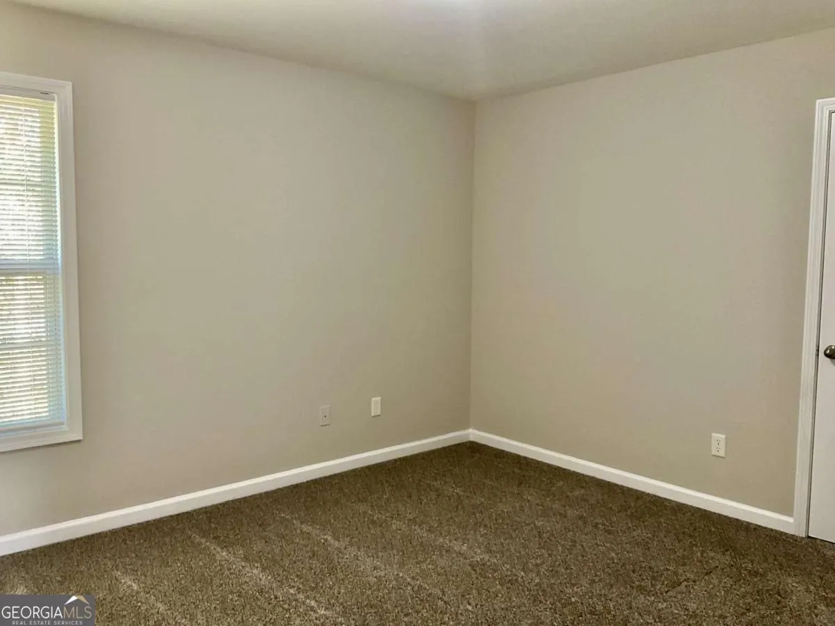 592 Kyles Cir — photo 11 of 25