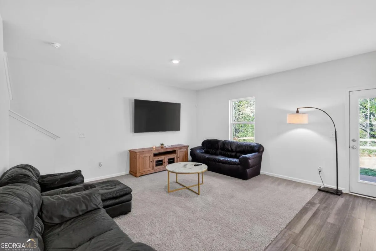 250 Colbury St — photo 12 of 15
