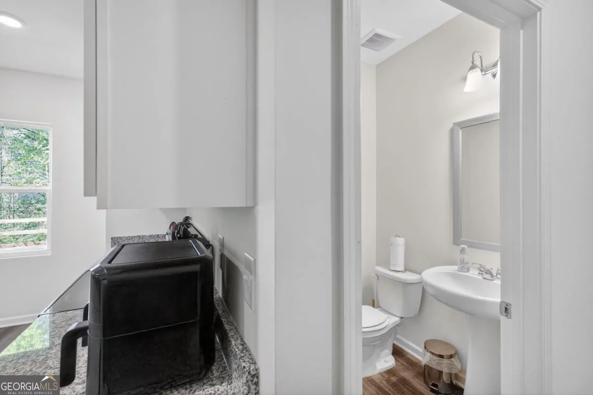 250 Colbury St — photo 10 of 15
