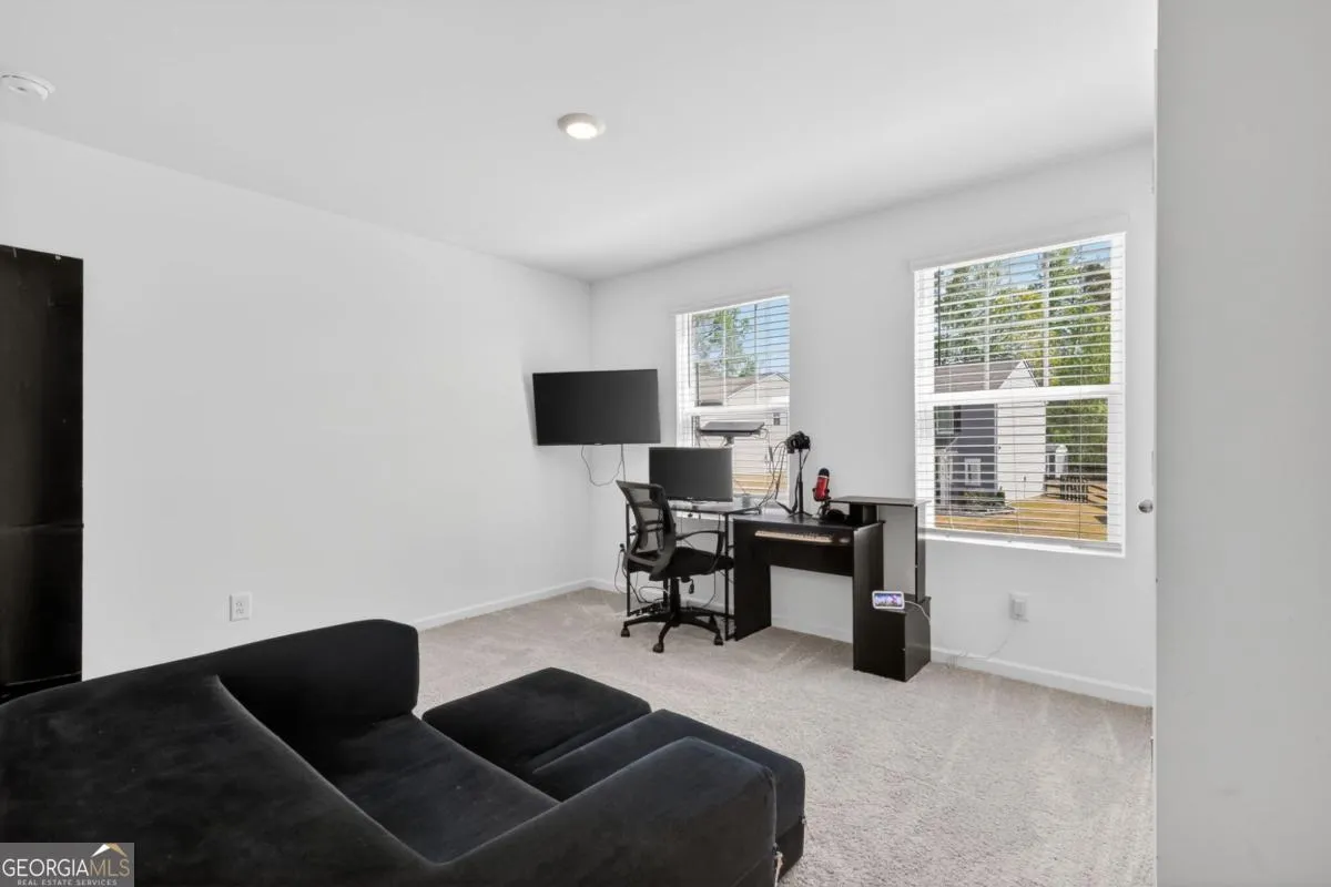 250 Colbury St — photo 4 of 15