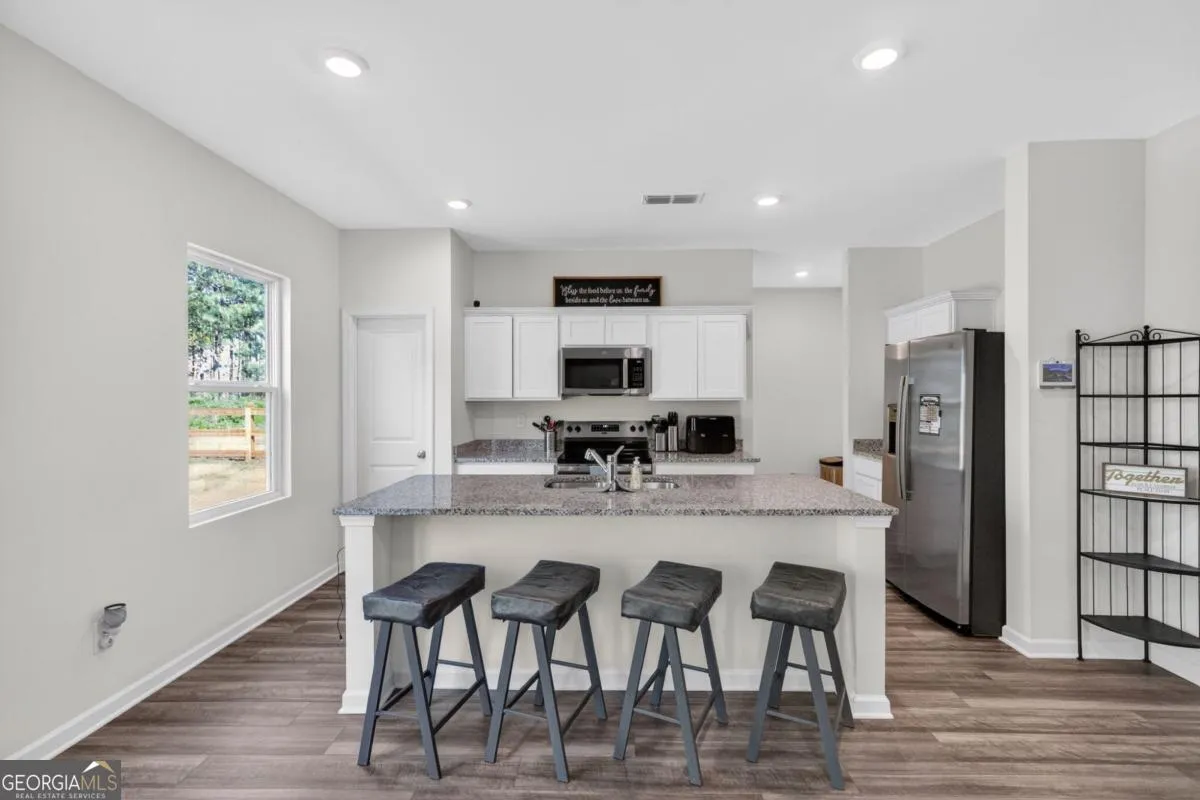 250 Colbury St — photo 11 of 15