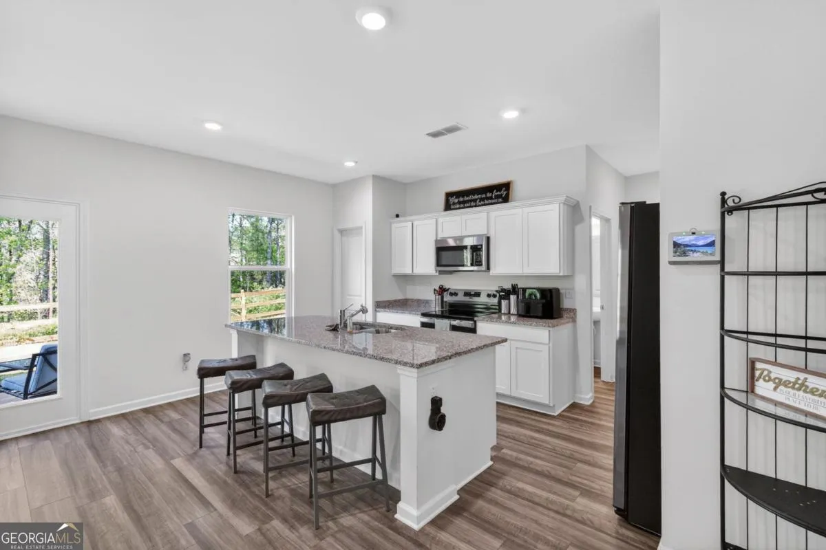 250 Colbury St — photo 9 of 15