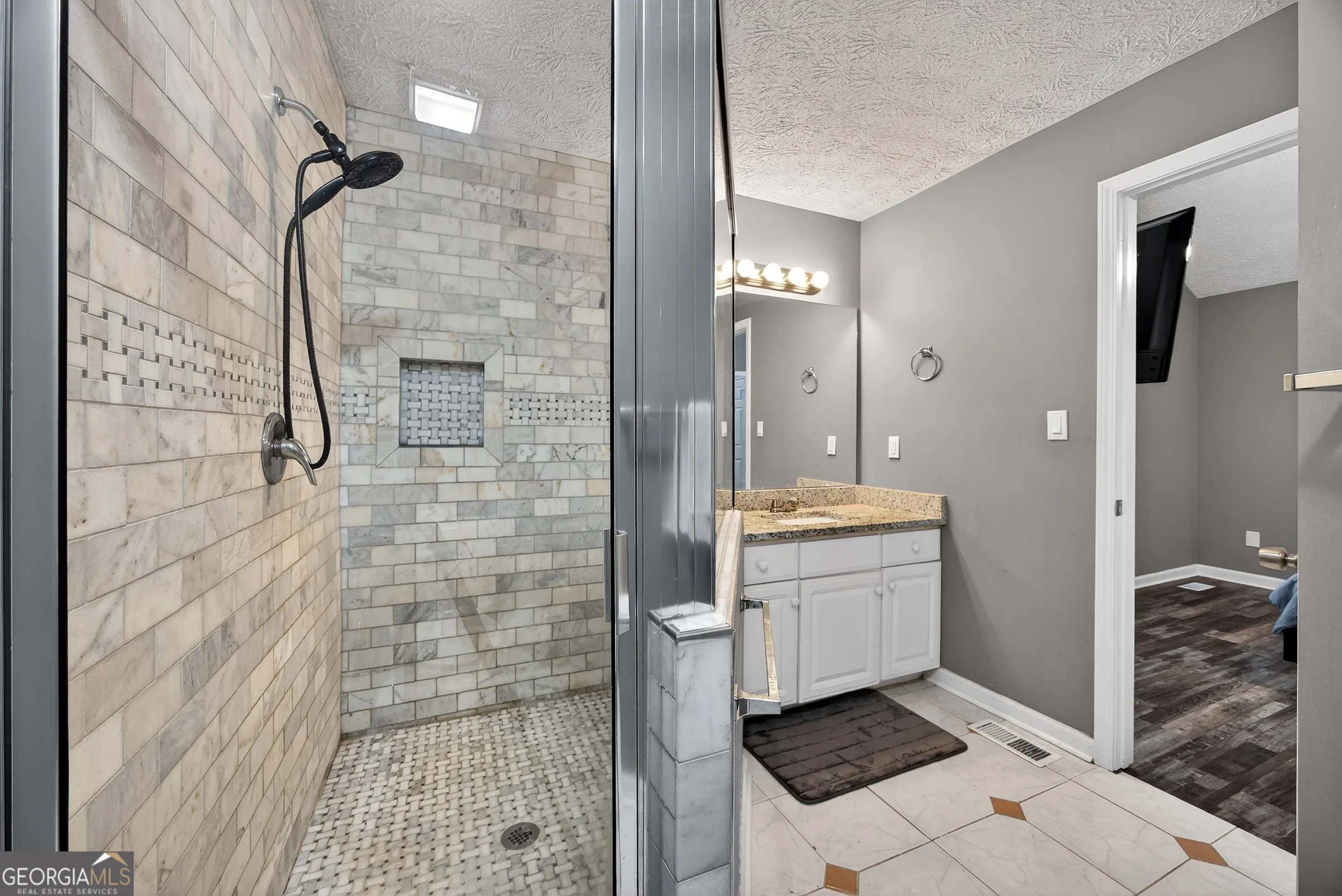 234 Hudson Cir — photo 3 of 15