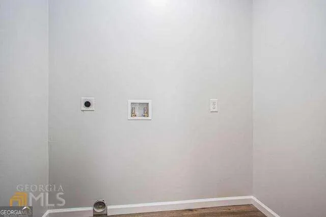 6236 Front St — photo 11 of 30