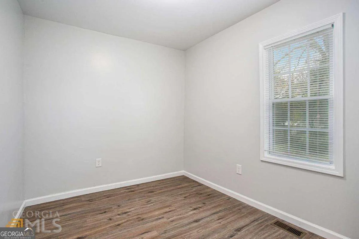 6236 Front St — photo 7 of 30