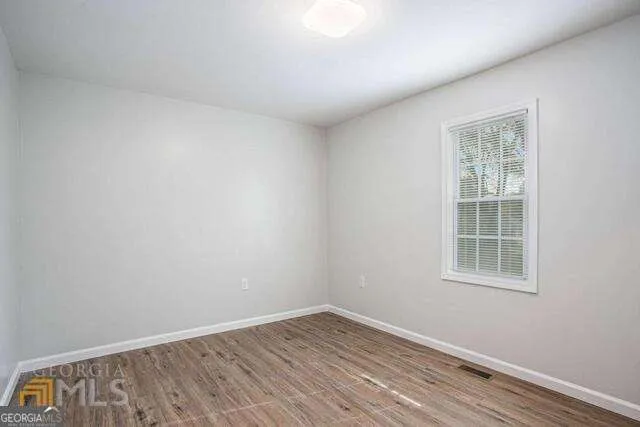 6236 Front St — photo 10 of 30