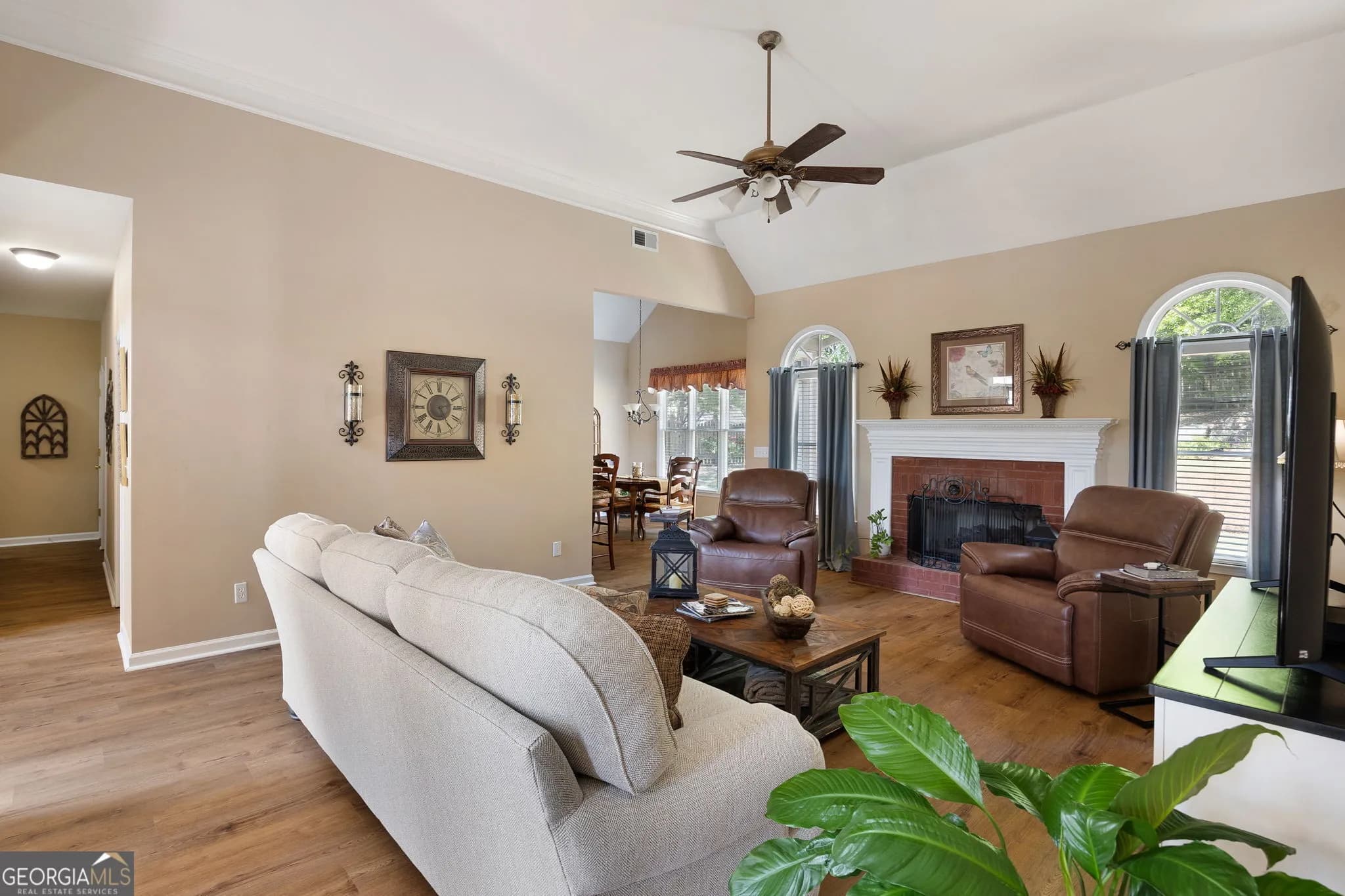 555 Golf Crest Dr — photo 5 of 34