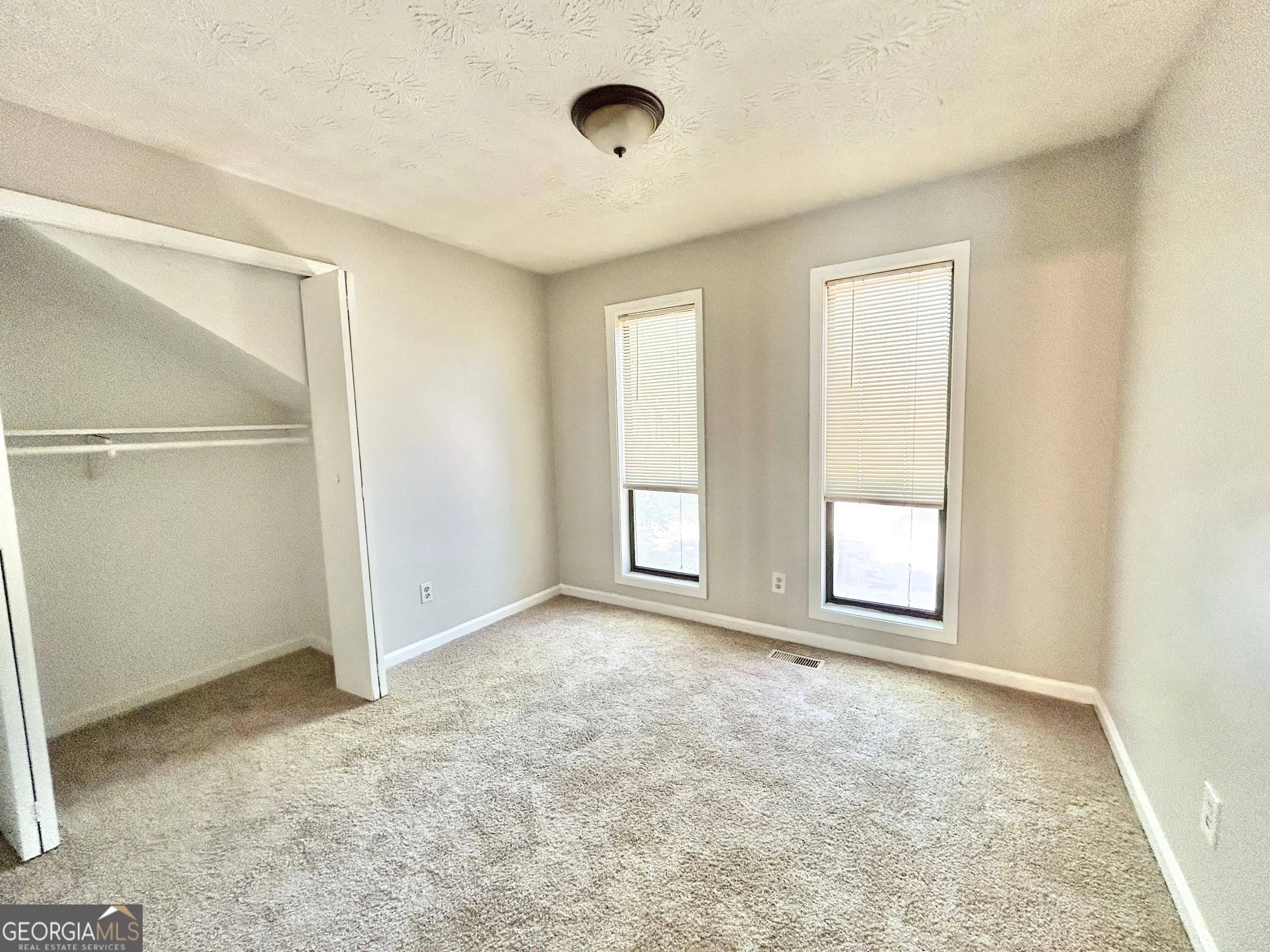 5955 Sutton Pl — photo 5 of 14