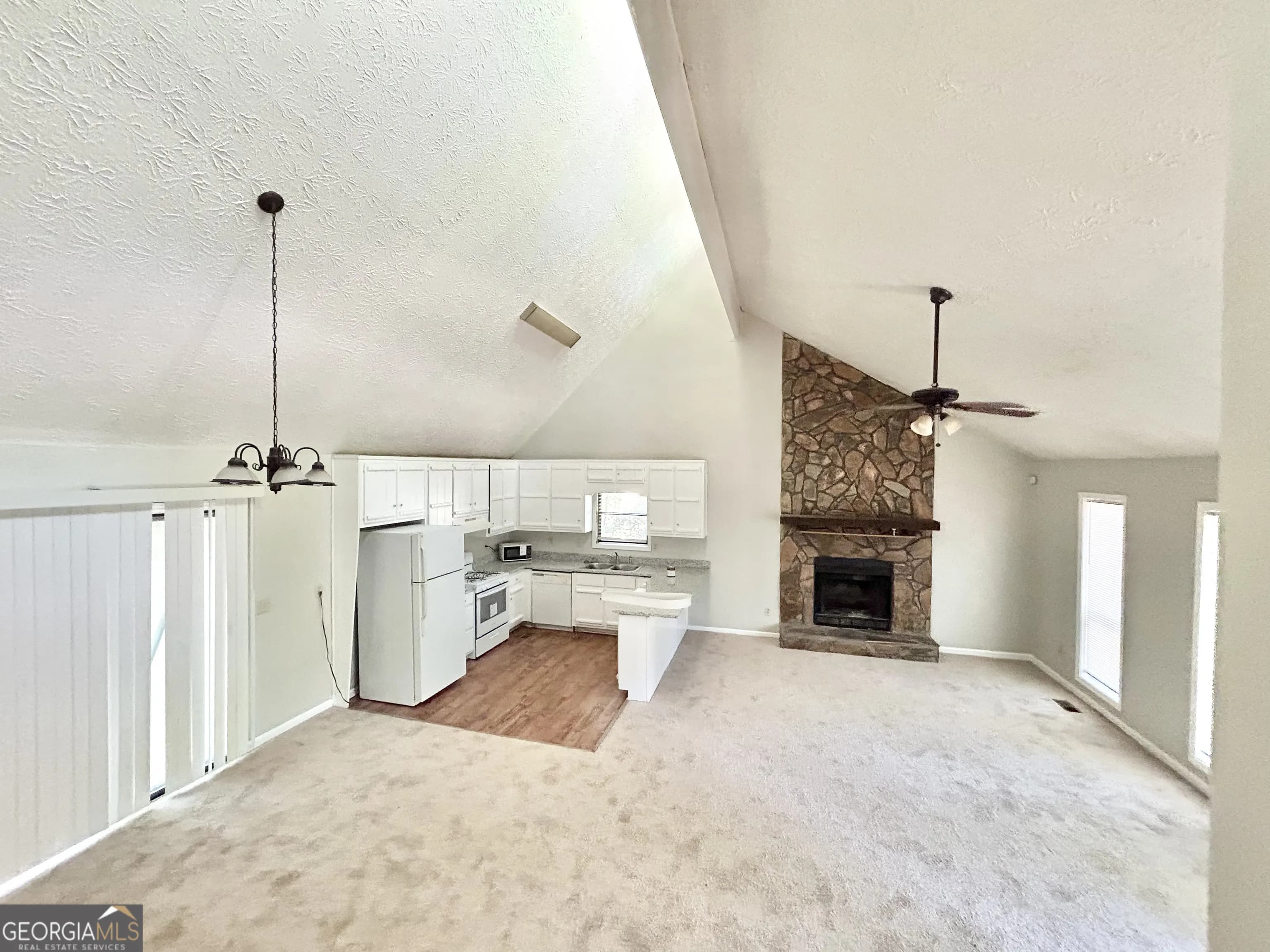 5955 Sutton Pl — photo 2 of 14