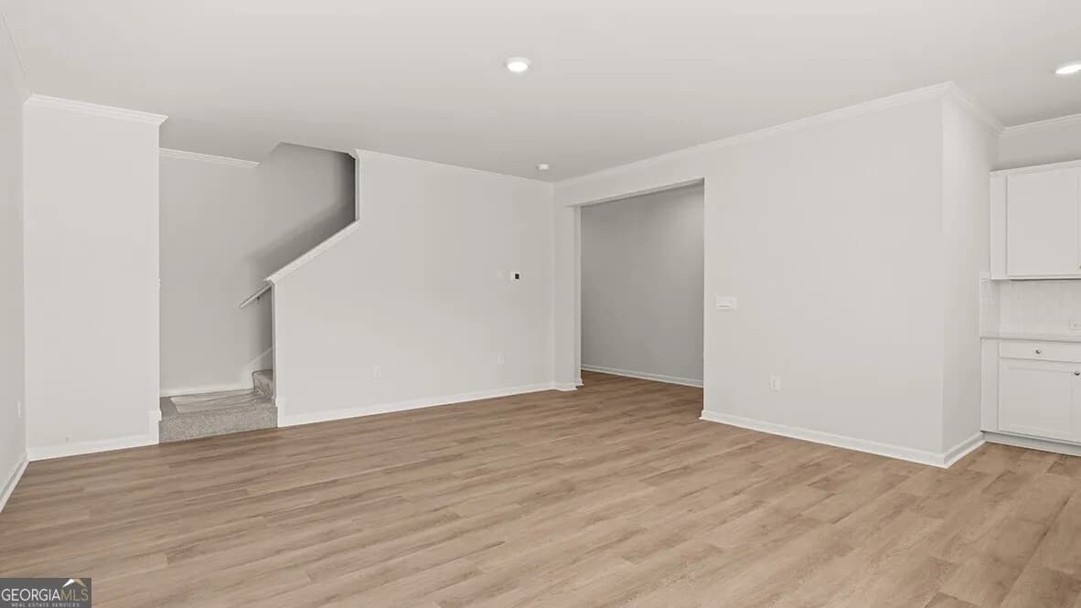 3728 Skylar Dr — photo 3 of 34