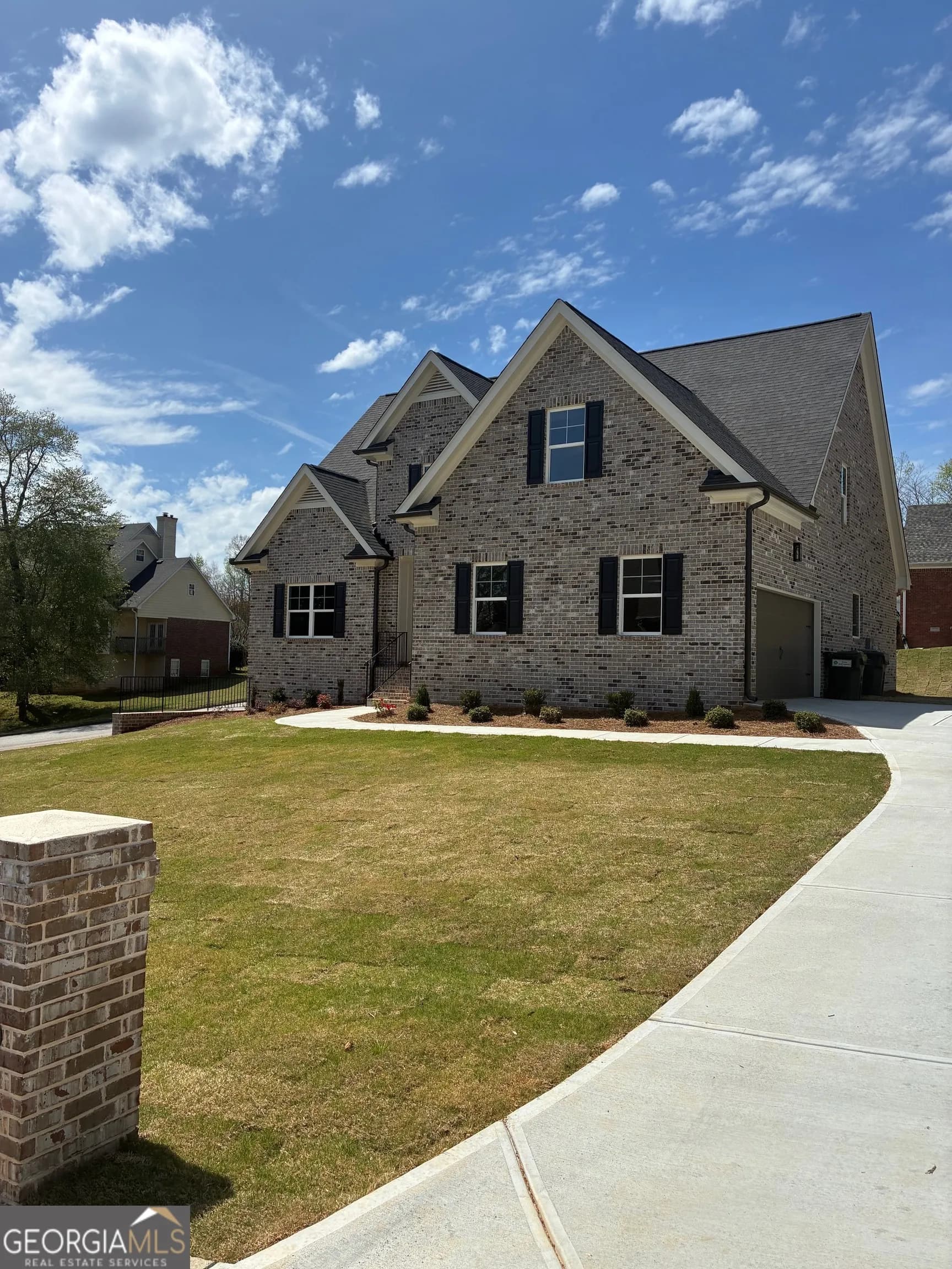 5620 Shamrock Ln — photo 2 of 27
