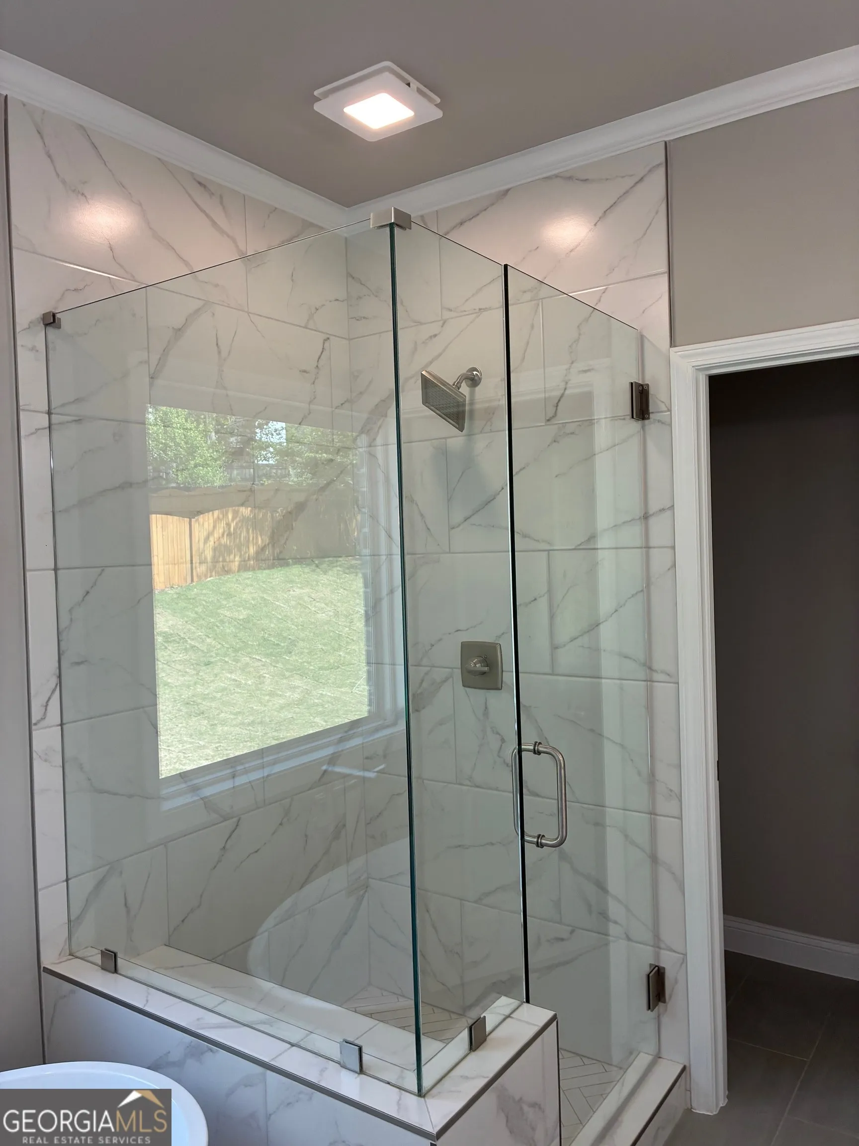 5620 Shamrock Ln — photo 4 of 27