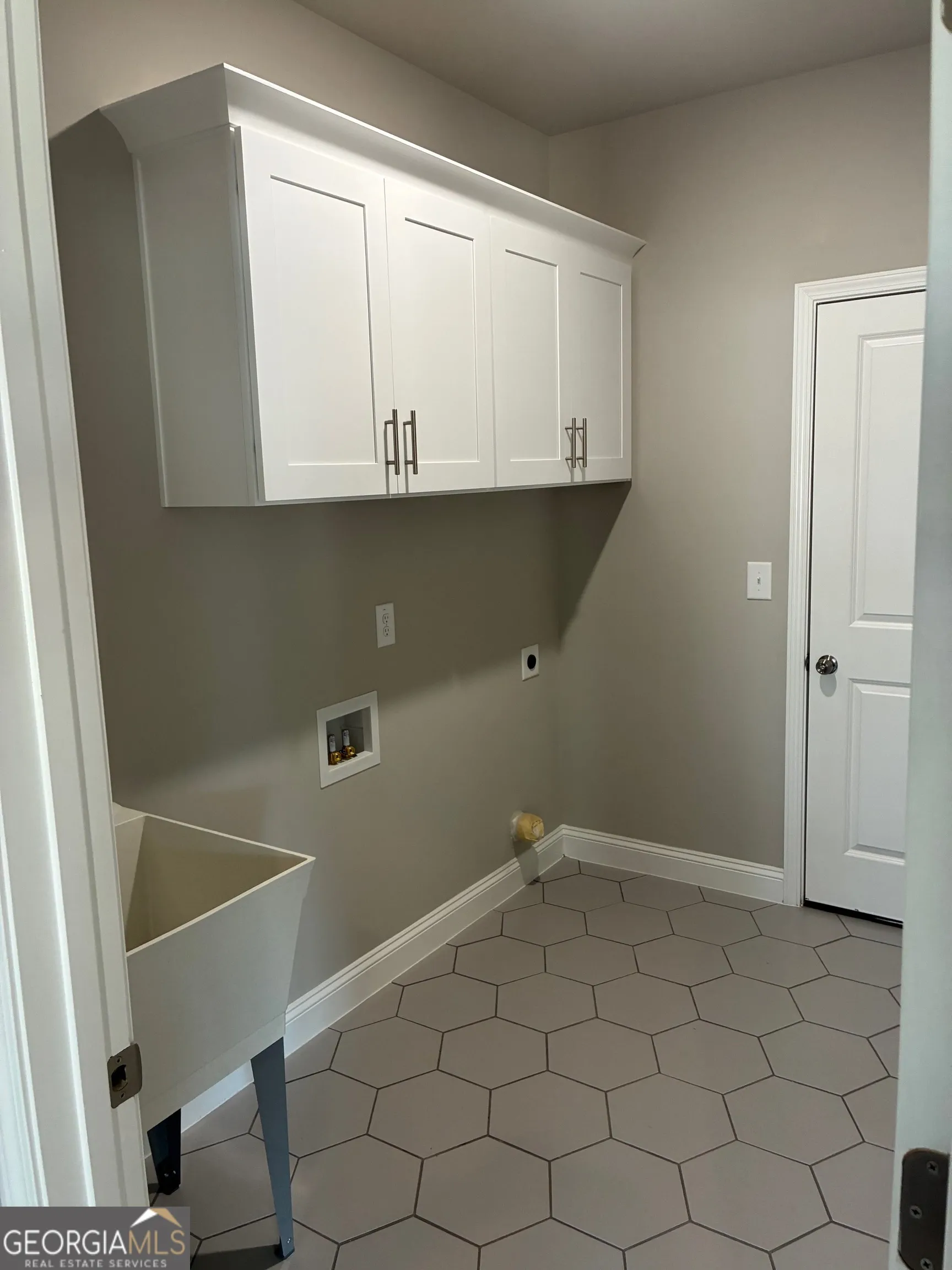 5620 Shamrock Ln — photo 11 of 27