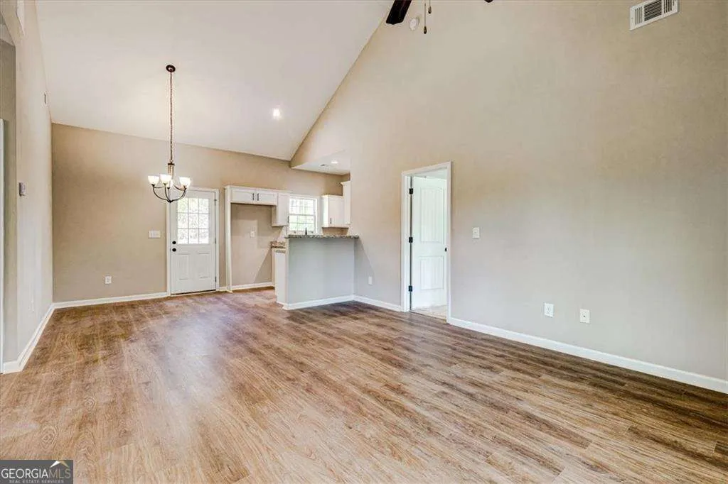 207 Loftis Rd — photo 7 of 14