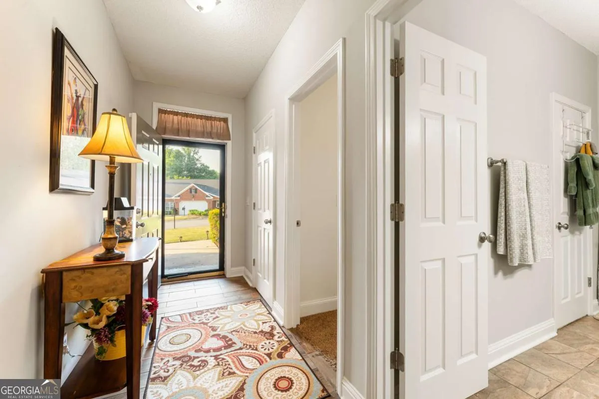 2525 Rosehill Cir — photo 2 of 28
