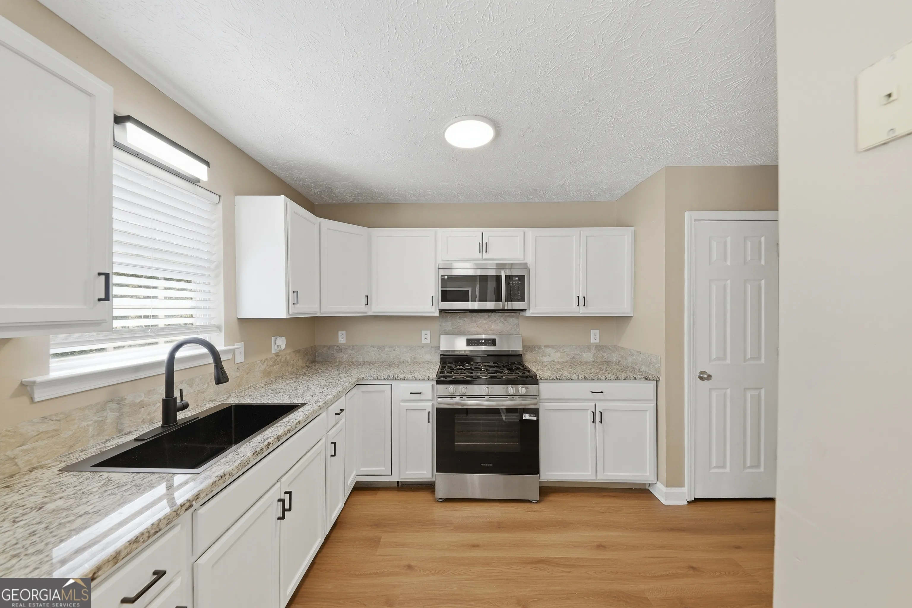 19 Kacey Ct — photo 4 of 39