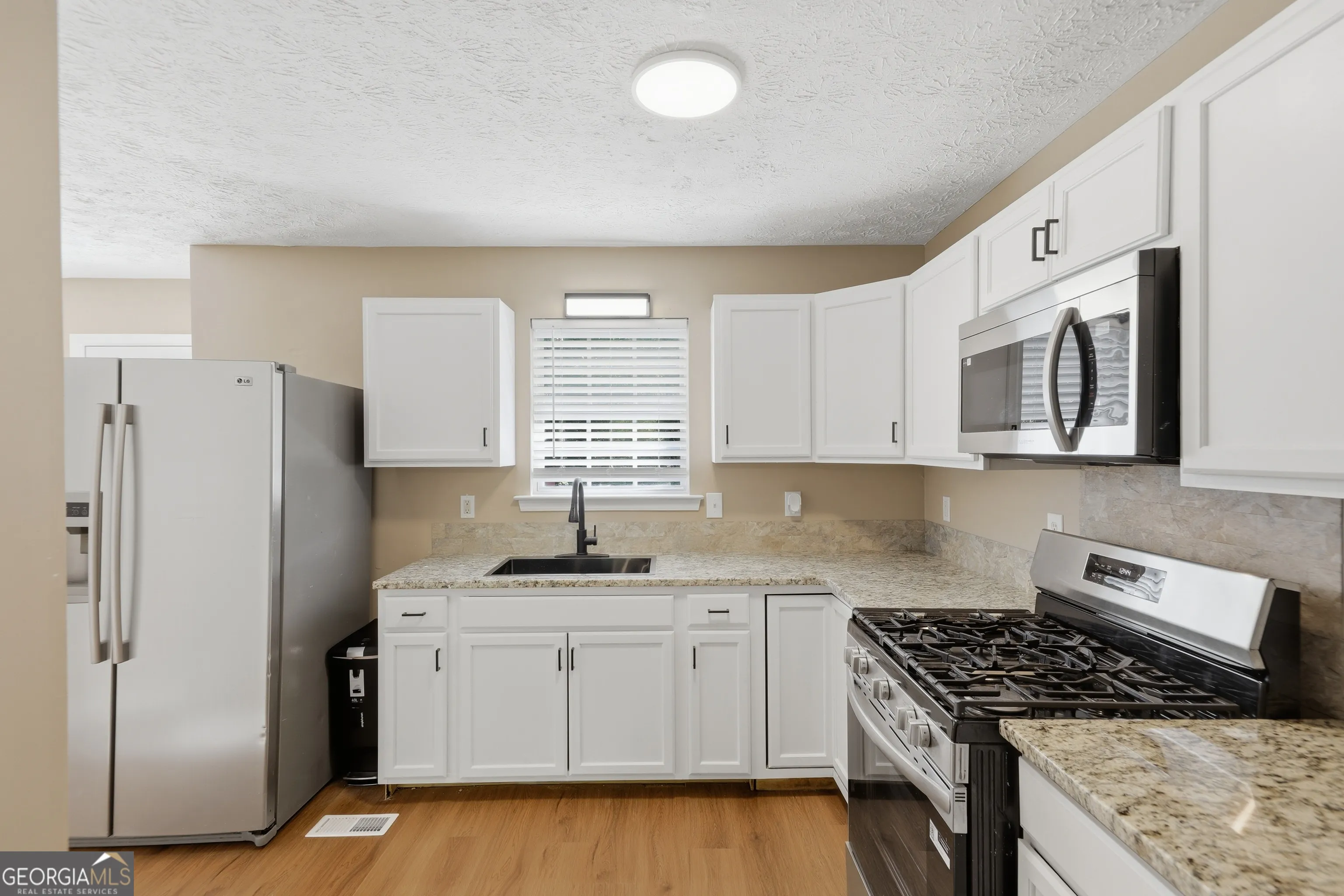19 Kacey Ct — photo 3 of 39