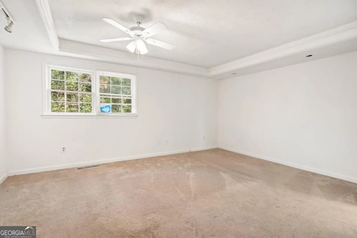 2159 Chestnut Log Dr — photo 4 of 22