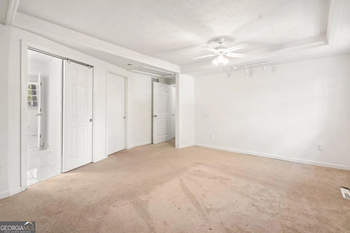2159 Chestnut Log Dr — photo 5 of 22