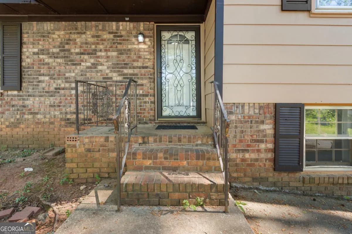2159 Chestnut Log Dr — photo 2 of 22