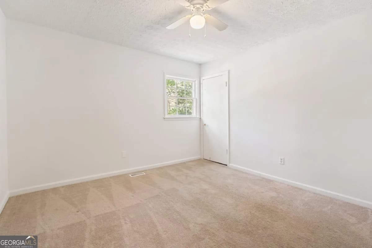 2159 Chestnut Log Dr — photo 3 of 22