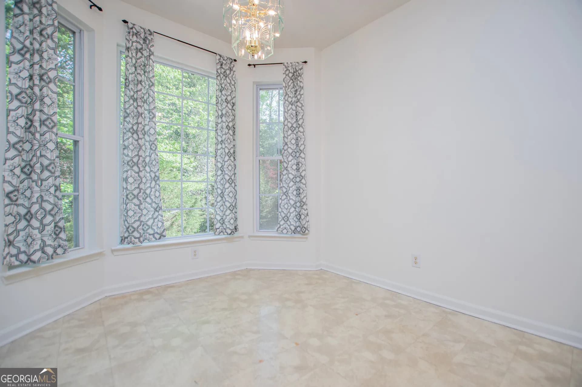 4765 Liberty Rd — photo 11 of 58