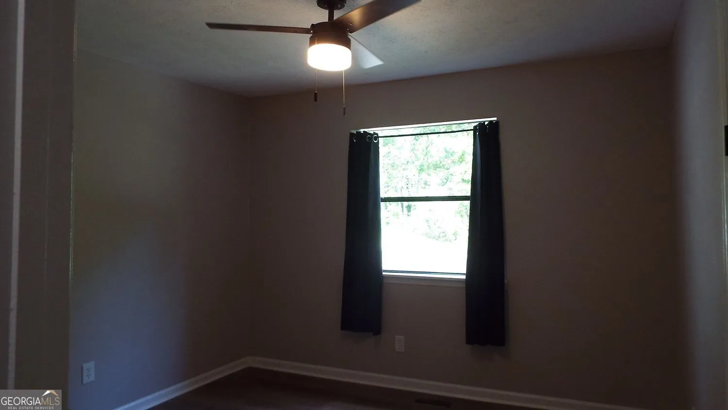 4943 Apple Valley Rd — photo 12 of 31