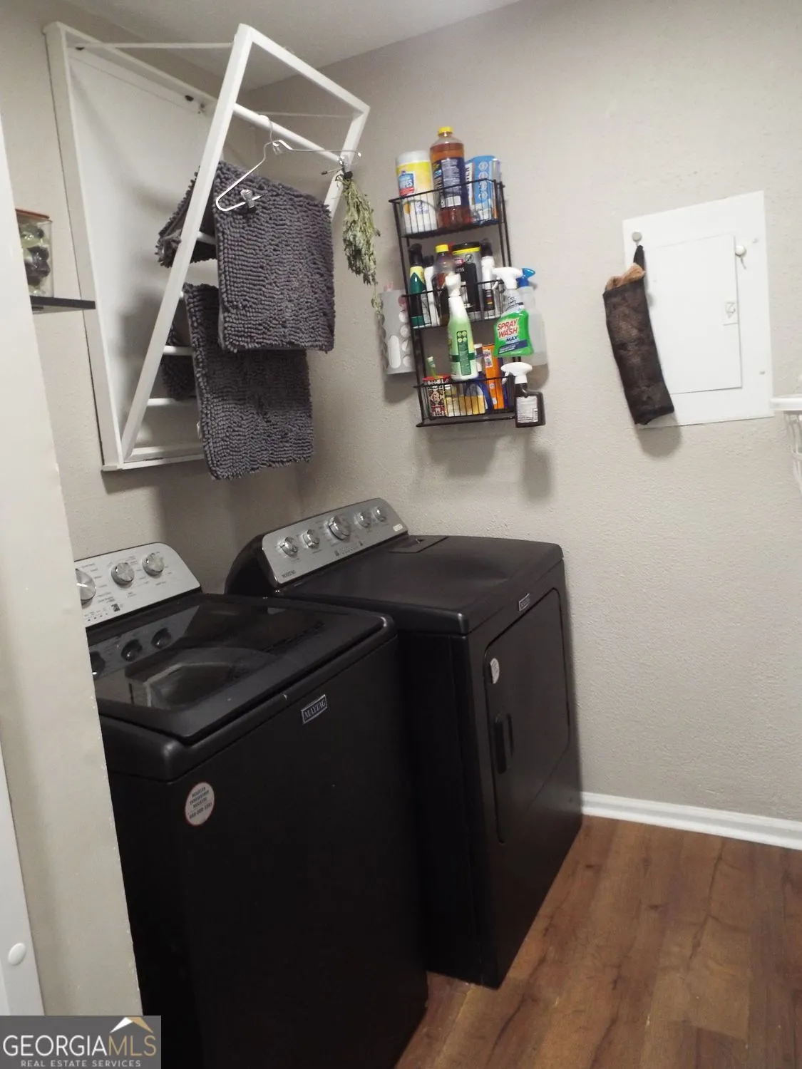 4943 Apple Valley Rd — photo 4 of 31