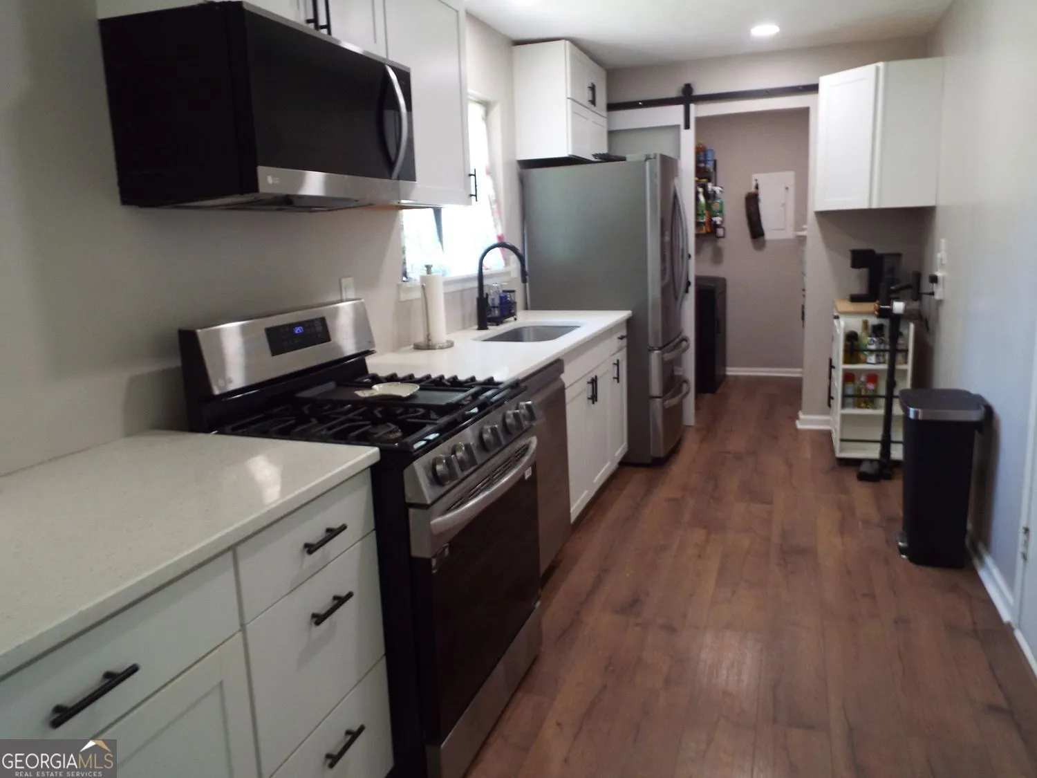4943 Apple Valley Rd — photo 3 of 31