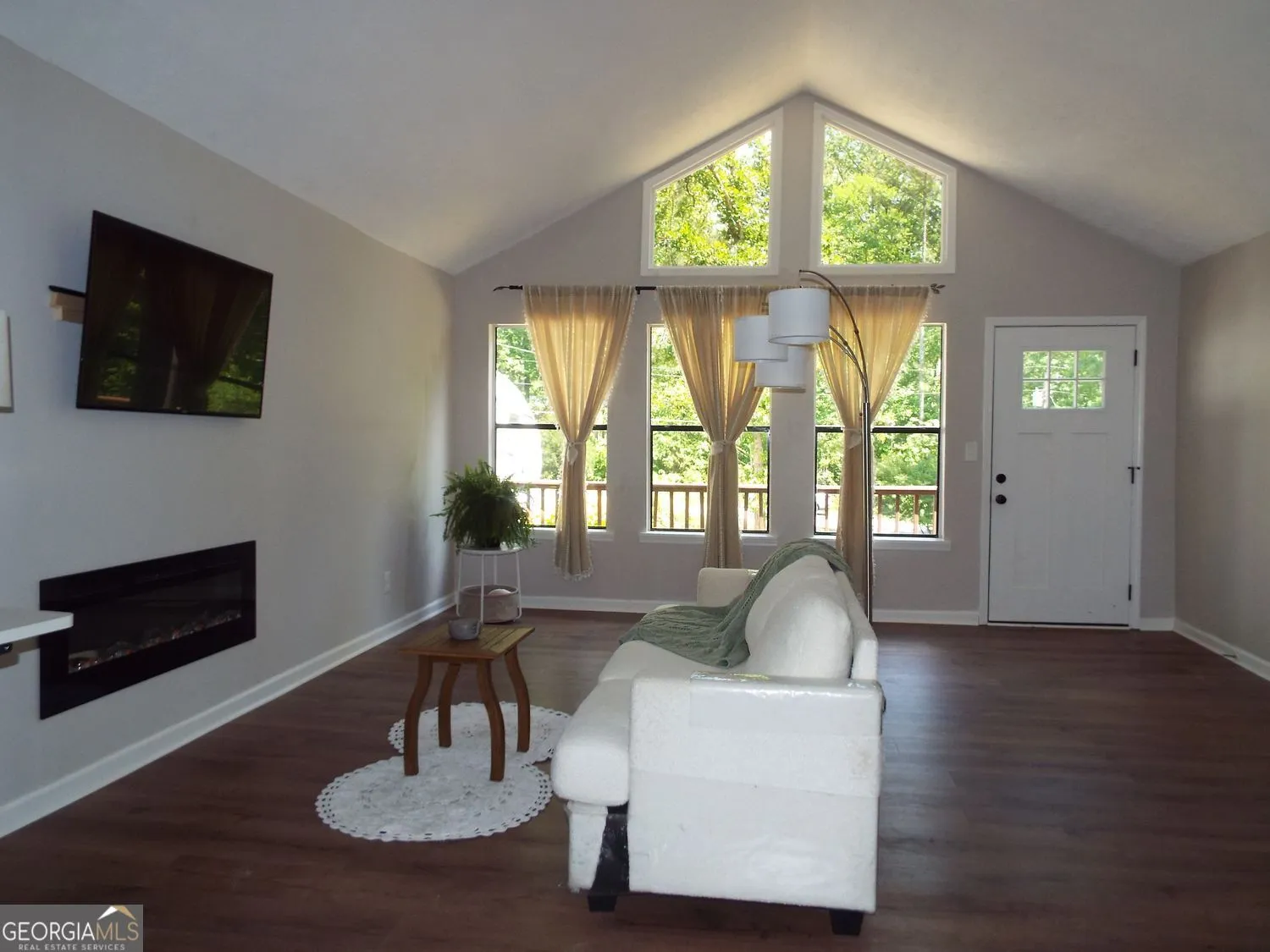 4943 Apple Valley Rd — photo 13 of 31