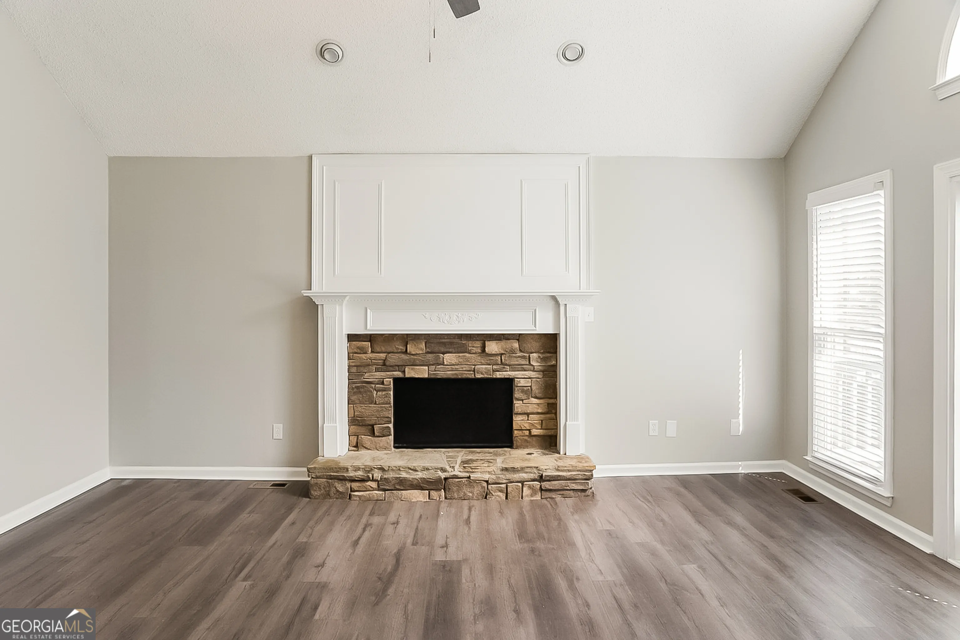260 Kings Walk — photo 13 of 13