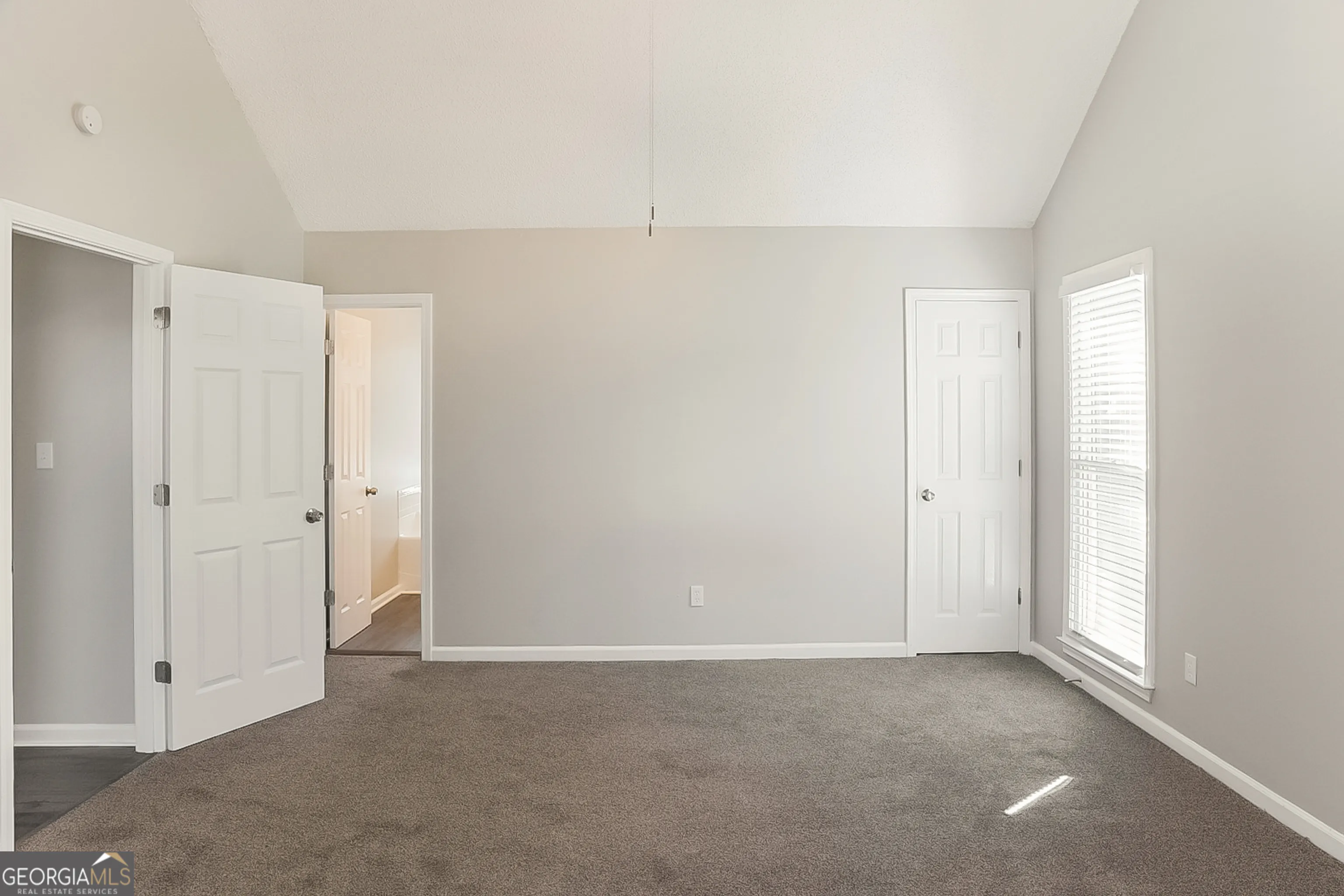 260 Kings Walk — photo 5 of 13