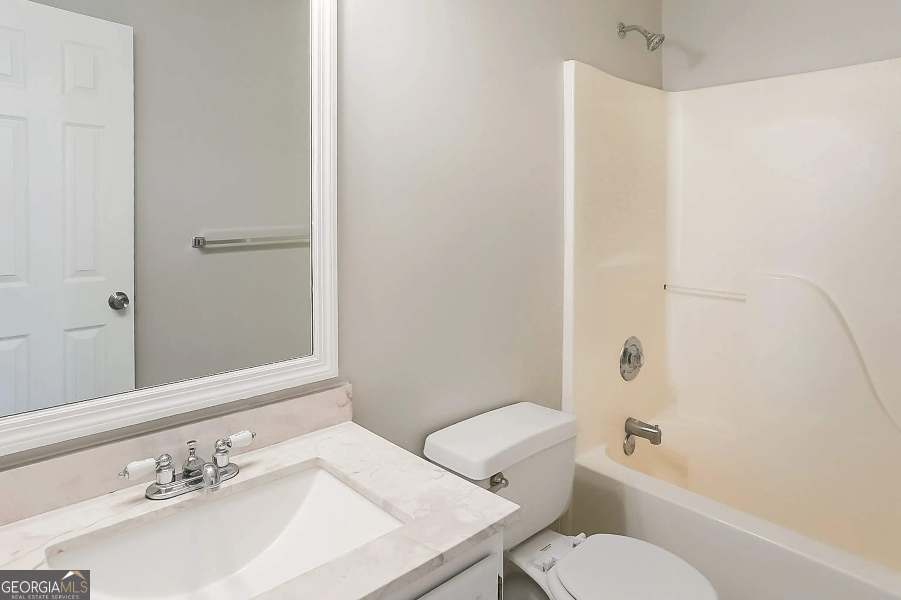 260 Kings Walk — photo 7 of 13